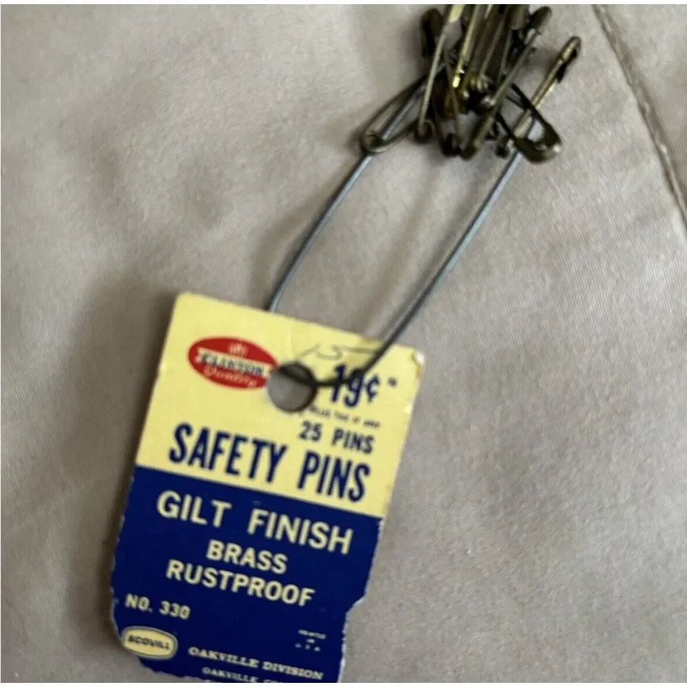 Vintage Goody, Plastic Bobby Pin Case. Clinton Quality Safety Pins‎ Diaper Pins.
